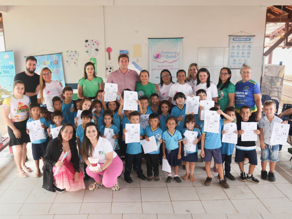 2ª Semana do Bebê: alunos da escola municipal Maria do Carmo participam de palestra e recebem kits de higiene bucal