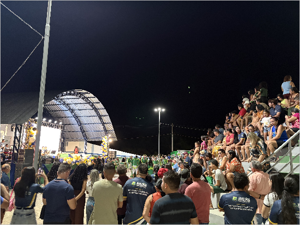 Mojuí dos Campos inaugura a Praça Vicente Ferreira Cruz